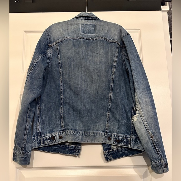 SOLD **Perfectly Distressed Levi’s Jean Jacket** Around M/L can see the size - Picture 3 of 13